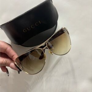 Gucci gold and brown sunglasses. Used ! May have some scratches. Good condition